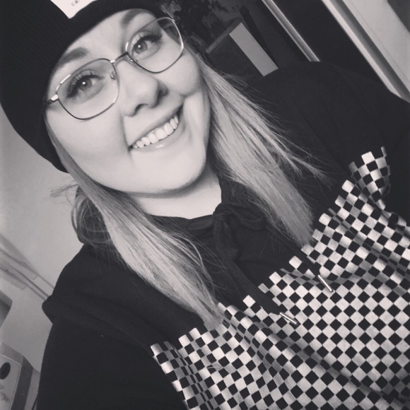 Meet your Posher, Dru - Picture 1 of 1